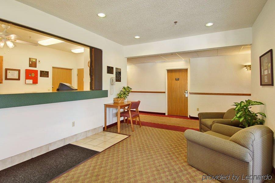 Wamego Inn And Suites Інтер'єр фото
